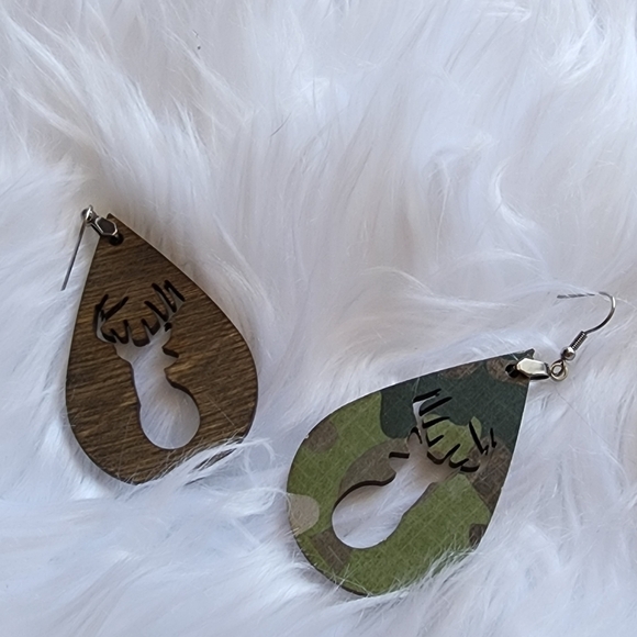CAMOUFLAGE Deer Earrings, Buck Earrings, Hunting Earrings - Picture 2 of 3